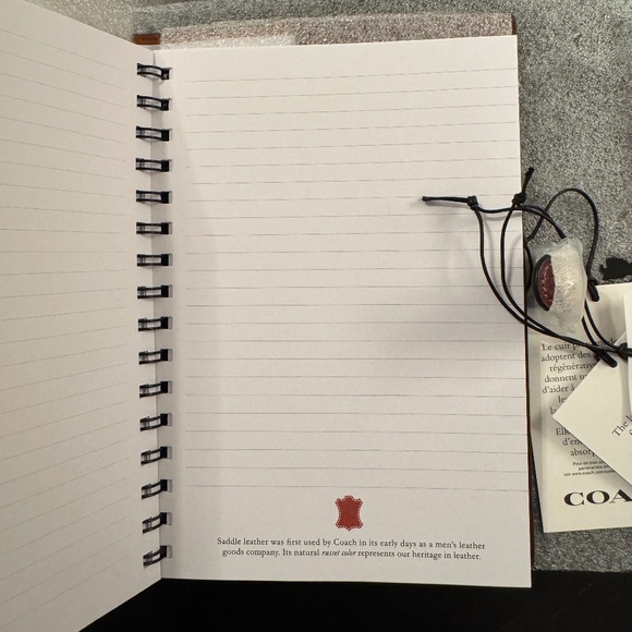 Disney X Coach Notebook In Regenerative Leather With Minnie Mouse - Picture 7 of 13